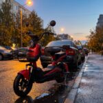 На чём дешевле ездить в Беларуси в 2026: бензин, электромобиль или электроскутер