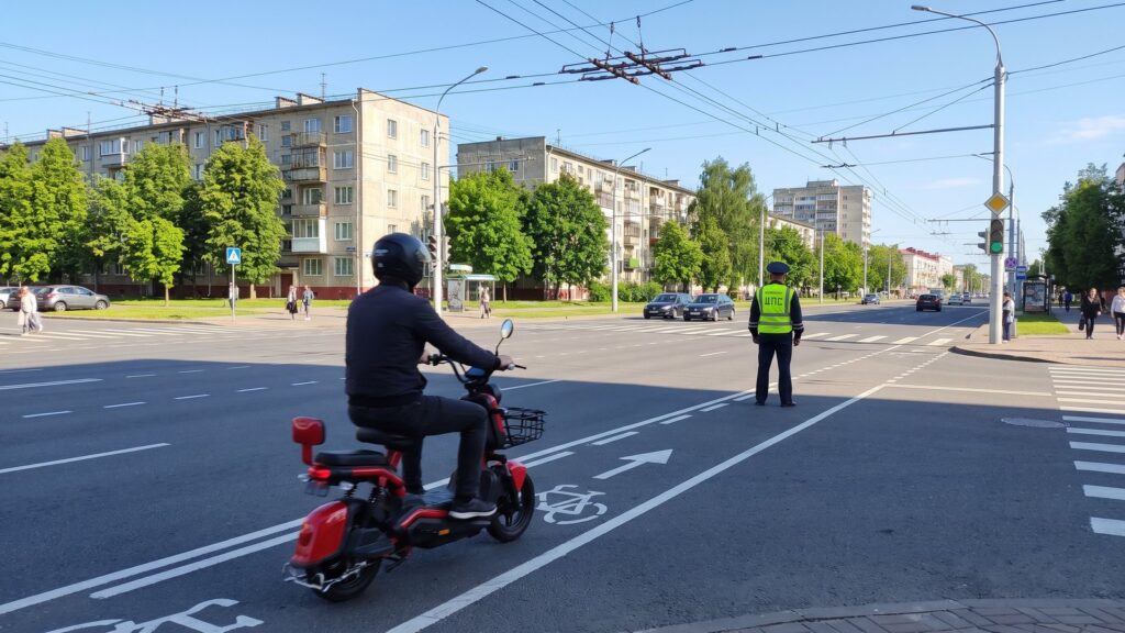 Нужны ли права на электроскутер, электровелосипед и электротрицикл в Беларуси
